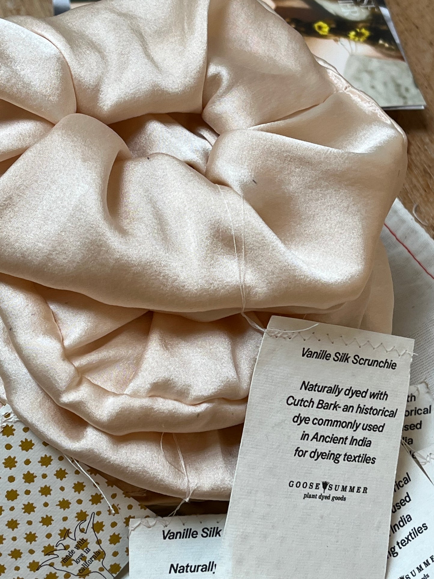 Vanille Silk Scrunchie